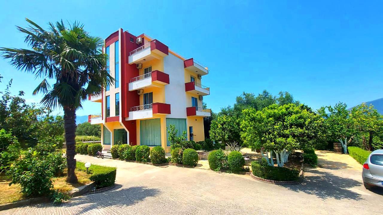 Hotel Dini Radhimë Exterior foto