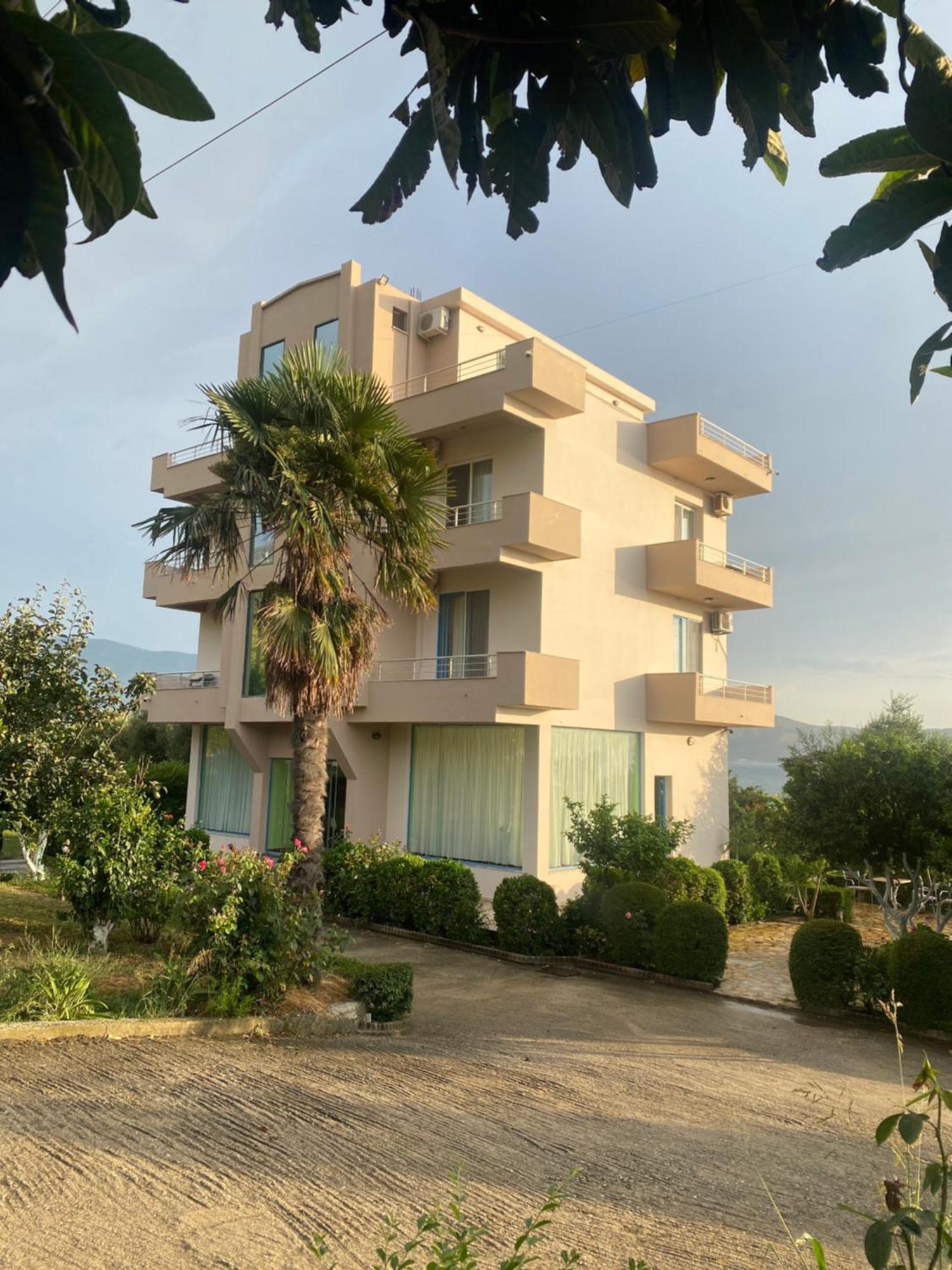 Hotel Dini Radhimë Exterior foto